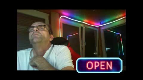 Snapshot of r_2d2_ chatting on December 14, 2024, 12:33 am dj mike online show from December 14, 2024, 12:33 am