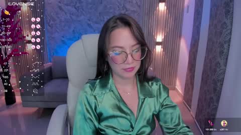 Snapshot of rachel_williamss chatting on December 22, 2024, 1:45 am rachel online show from December 22, 2024, 1:45 am