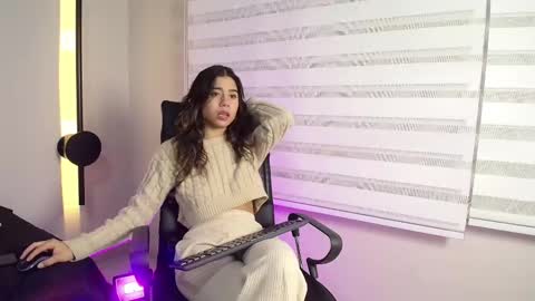 Snapshot of rachell_criss chatting on February 19, 2025, 3:50 am Rachell online show from February 19, 2025, 3:50 am