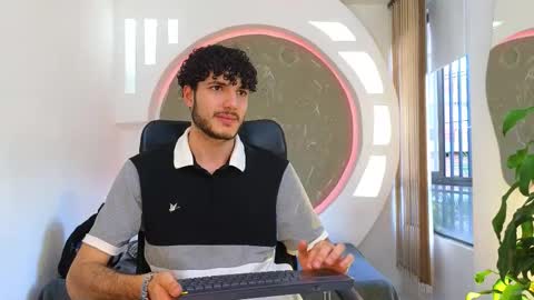 Snapshot of rafael_mendez chatting on September 9, 2025, 10:20 pm R A F A E L online show from September 9, 2025, 10:20 pm