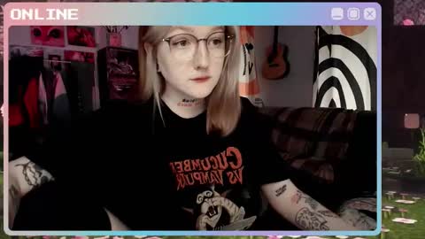 Snapshot of raiingurl chatting on November 9, 2025, 8:45 am Kate online show from November 9, 2025, 8:45 am