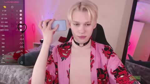Snapshot of rainbow__salt chatting on December 25, 2024, 11:54 am Mike online show from December 25, 2024, 11:54 am