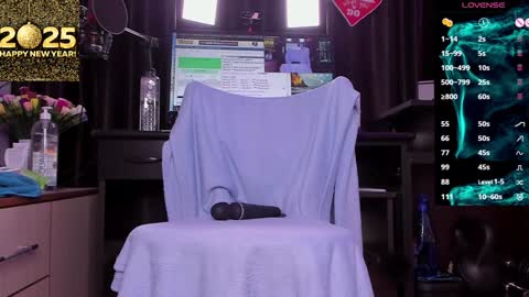 Laura online show from January 3, 2025, 2:43 am