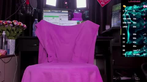 Laura online show from October 6, 2025, 2:42 am