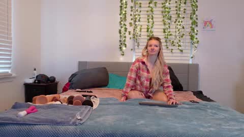 Snapshot of ramichick chatting on December 2, 2024, 8:11 pm Rami online show from December 2, 2024, 8:11 pm