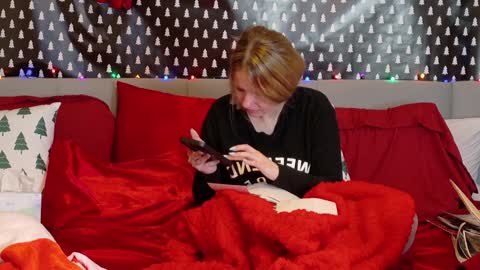 Snapshot of ramichick chatting on December 9, 2024, 4:34 am Rami online show from December 9, 2024, 4:34 am