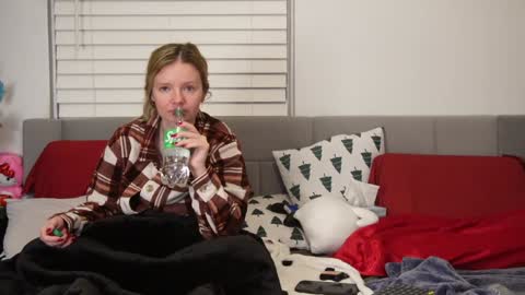 Snapshot of ramichick chatting on January 6, 2025, 1:31 am Rami online show from January 6, 2025, 1:31 am