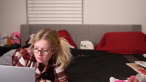 Snapshot of ramichick chatting on January 17, 2025, 1:57 am Rami online show from January 17, 2025, 1:57 am