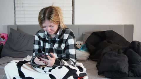 Snapshot of ramichick chatting on January 30, 2025, 1:44 am Rami online show from January 30, 2025, 1:44 am