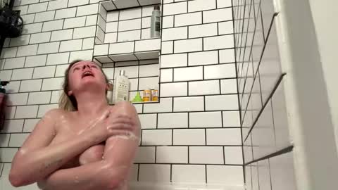 Snapshot of ramichick chatting on December 4, 2025, 2:32 am Rami online show from December 4, 2025, 2:32 am