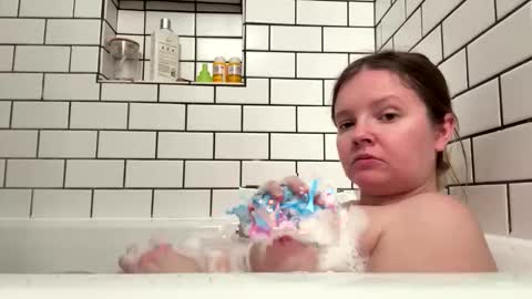 Snapshot of ramichick chatting on December 18, 2025, 1:33 am Rami online show from December 18, 2025, 1:33 am