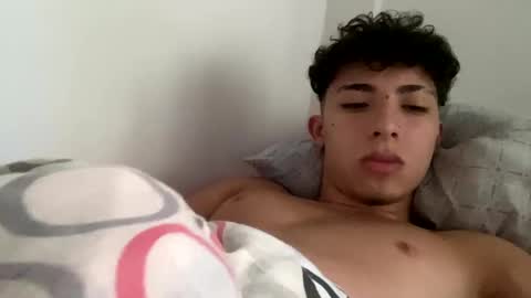 ramiroo2312 online show from February 17, 2025, 10:07 am