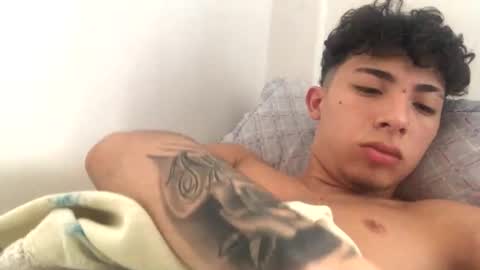 ramiroo2312 online show from February 18, 2025, 11:44 am