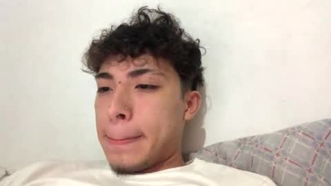 ramiroo2312 online show from February 26, 2025, 10:31 pm