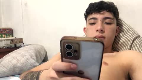 ramiroo2312 online show from November 11, 2025, 6:52 pm