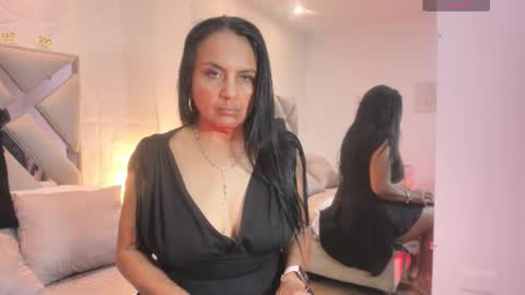 Raquel Moore  online show from September 24, 2025, 12:19 pm