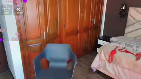 Snapshot of raqueljones_ chatting on February 14, 2025, 2:54 pm Raquel online show from February 14, 2025, 2:54 pm