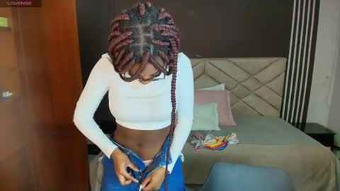 Snapshot of raqueljones_ chatting on February 19, 2025, 11:38 am Raquel online show from February 19, 2025, 11:38 am