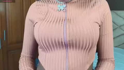 Snapshot of raqueljones_ chatting on September 9, 2025, 12:15 pm Raquel online show from September 9, 2025, 12:15 pm