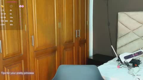 Snapshot of raqueljones_ chatting on September 15, 2025, 7:47 pm Raquel online show from September 15, 2025, 7:47 pm