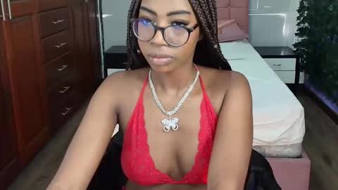 Snapshot of raqueljones_ chatting on September 18, 2025, 8:00 pm Raquel online show from September 18, 2025, 8:00 pm