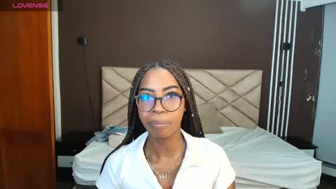 Snapshot of raqueljones_ chatting on September 27, 2025, 7:30 pm Raquel online show from September 27, 2025, 7:30 pm