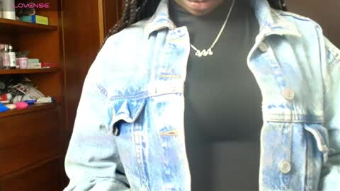Snapshot of raqueljones_ chatting on October 3, 2025, 12:24 pm Raquel online show from October 3, 2025, 12:24 pm
