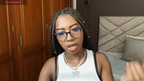 Snapshot of raqueljones_ chatting on October 6, 2025, 11:51 am Raquel online show from October 6, 2025, 11:51 am