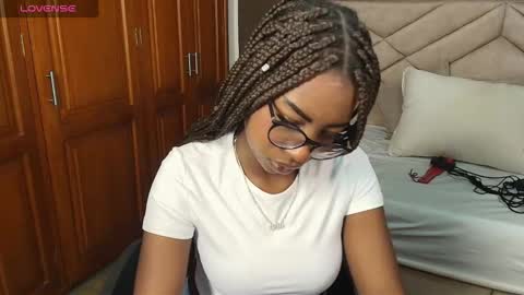 Snapshot of raqueljones_ chatting on October 8, 2025, 11:41 am Raquel online show from October 8, 2025, 11:41 am