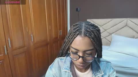 Snapshot of raqueljones_ chatting on October 22, 2025, 12:05 pm Raquel online show from October 22, 2025, 12:05 pm