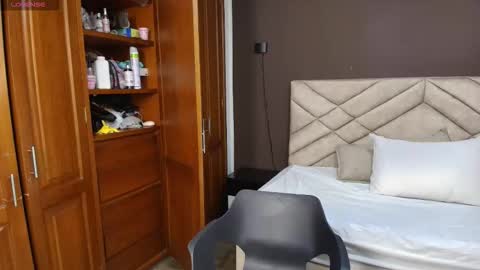 Snapshot of raqueljones_ chatting on October 29, 2025, 11:45 am Raquel online show from October 29, 2025, 11:45 am