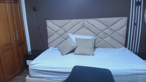 Snapshot of raqueljones_ chatting on November 11, 2025, 11:43 am Raquel online show from November 11, 2025, 11:43 am