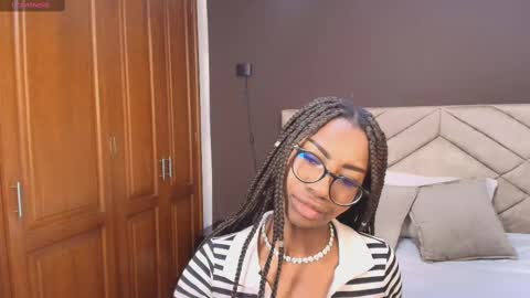 Snapshot of raqueljones_ chatting on November 12, 2025, 11:43 am Raquel online show from November 12, 2025, 11:43 am