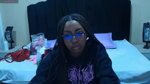 Snapshot of raqueljones_ chatting on November 23, 2025, 11:32 am Raquel online show from November 23, 2025, 11:32 am