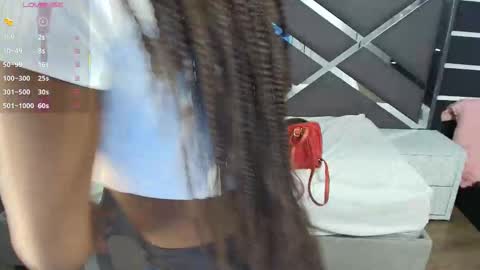 Snapshot of raqueljones_ chatting on November 26, 2025, 7:37 pm Raquel online show from November 26, 2025, 7:37 pm