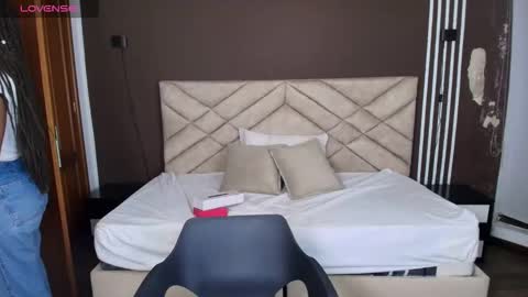 Snapshot of raqueljones_ chatting on December 3, 2025, 11:52 am Raquel online show from December 3, 2025, 11:52 am