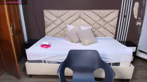 Snapshot of raqueljones_ chatting on December 4, 2025, 11:41 am Raquel online show from December 4, 2025, 11:41 am