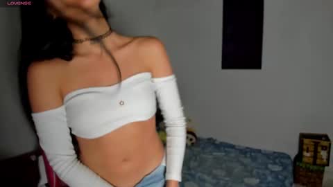 Snapshot of raquell_cutee chatting on March 6, 2025, 12:21 am Raquell online show from March 6, 2025, 12:21 am