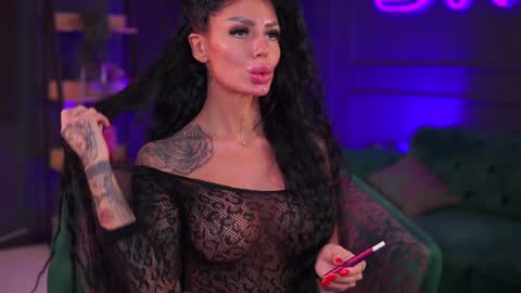 Snapshot of raquellevon chatting on January 4, 2025, 12:59 am Raquelle online show from January 4, 2025, 12:59 am