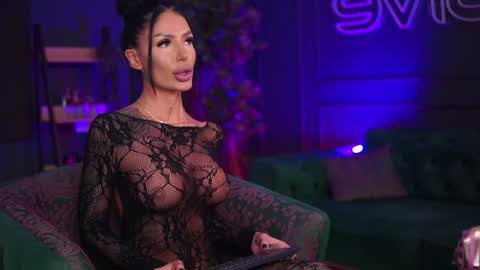 Snapshot of raquellevon chatting on February 5, 2025, 10:55 pm Raquelle online show from February 5, 2025, 10:55 pm
