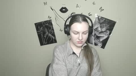 Snapshot of raspberry0101 chatting on January 18, 2025, 1:51 pm raspberry0101 online show from January 18, 2025, 1:51 pm