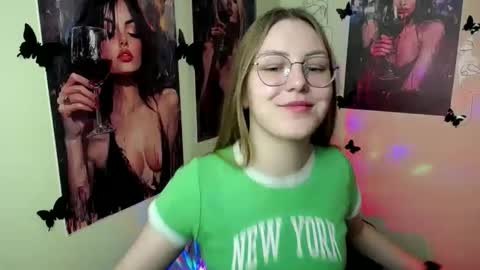 Snapshot of raspberry0101 chatting on February 28, 2025, 9:15 am raspberry0101 online show from February 28, 2025, 9:15 am