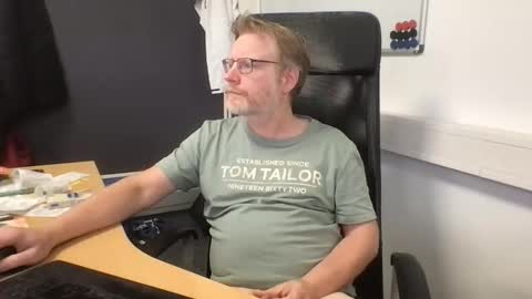 Snapshot of raunchyme chatting on November 28, 2025, 1:36 pm Raunchy me online show from November 28, 2025, 1:36 pm