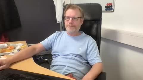 Snapshot of raunchyme chatting on December 1, 2025, 2:33 pm Raunchy me online show from December 1, 2025, 2:33 pm