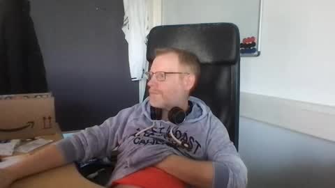 Snapshot of raunchyme chatting on December 15, 2025, 2:32 pm Raunchy me online show from December 15, 2025, 2:32 pm