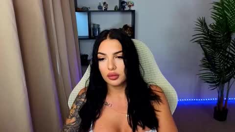 raven_inkk online show from November 19, 2025, 11:10 am