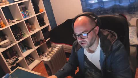 ravingr3d3 online show from February 27, 2025, 9:11 am