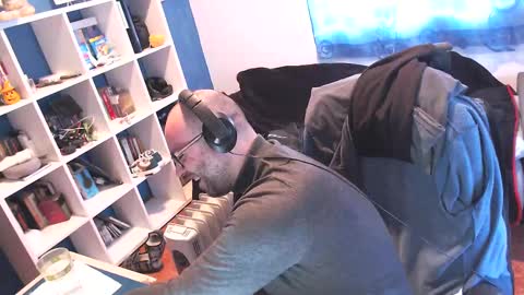 ravingr3d3 online show from February 28, 2025, 2:09 pm