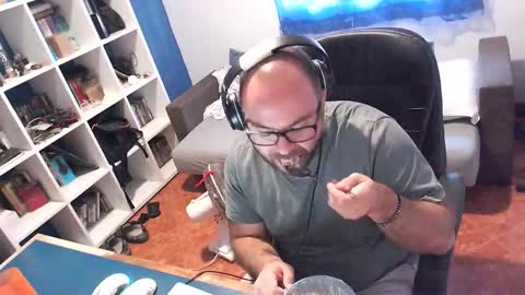 ravingr3d3 online show from October 1, 2025, 8:09 am