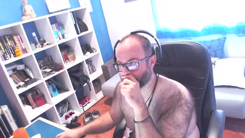 ravingr3d3 online show from October 7, 2025, 9:39 am